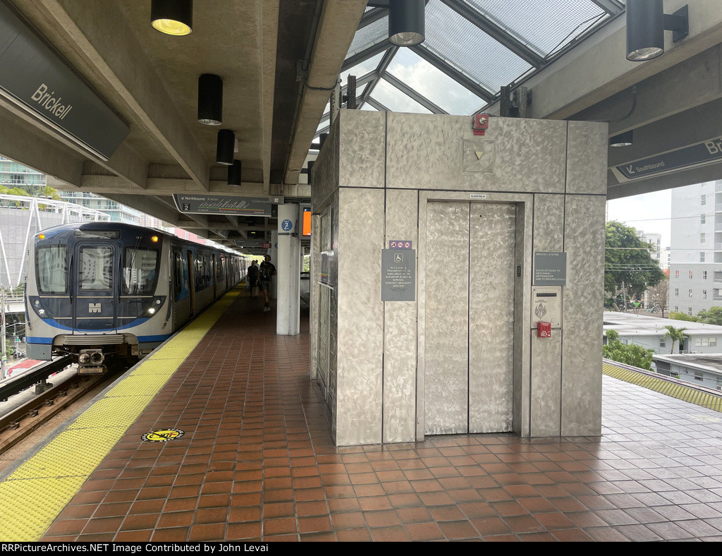 Northbound Metrorail train at Brickell Station